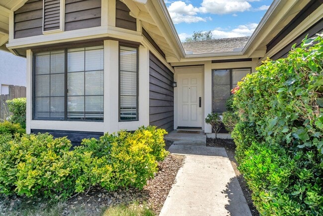 13874 Davenport Ave in San Diego, CA - Building Photo - Building Photo