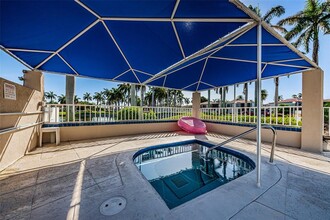 6000 Bahia Del Mar Cir in St. Petersburg, FL - Building Photo - Building Photo