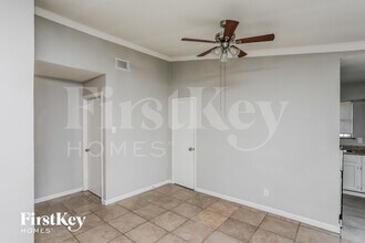 6115 Flagstaff Dr in Dallas, TX - Foto de edificio - Building Photo