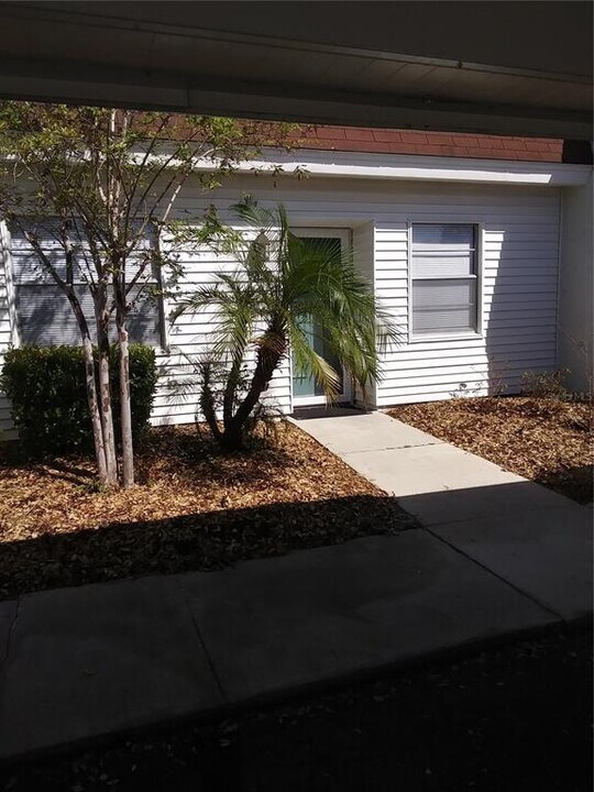 13813 Mission Oaks Blvd in Seminole, FL - Building Photo