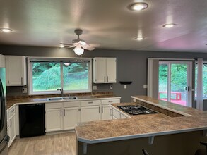 7600 NW Wildcat Lake Rd in Bremerton, WA - Building Photo - Building Photo