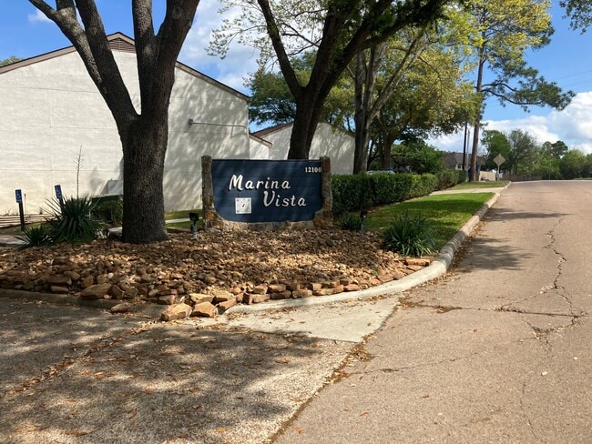 12100 Melville Dr in Montgomery, TX - Building Photo - Building Photo