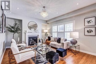 16 John Moore Rd in East Gwillimbury, ON - Building Photo - Building Photo