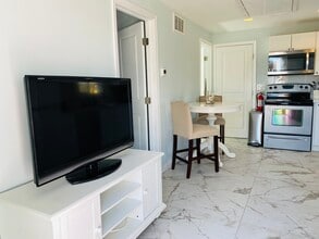 749 1st St, Unit Rear Cottage in Somers Point, NJ - Building Photo - Building Photo