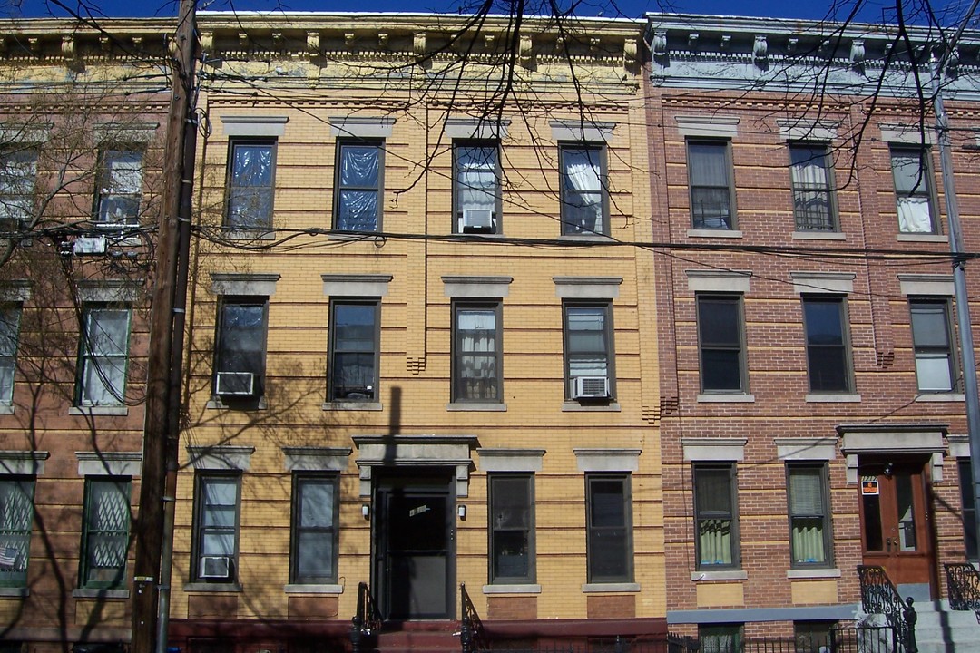 1715 Gates Ave in Flushing, NY - Building Photo