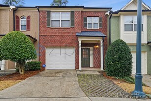 1729 Ridenour Pkwy NW in Kennesaw, GA - Building Photo