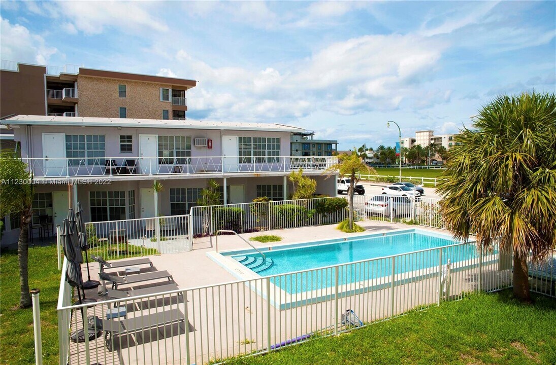 4051 N Ocean Dr-Unit -5 in Fort Lauderdale, FL - Building Photo
