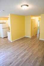 7190 Conant Ave, Unit 1 in Jacksonville, FL - Foto de edificio - Building Photo