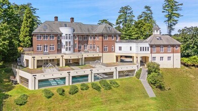 229 Stanwich Rd in Greenwich, CT - Building Photo - Building Photo