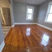 25 Saxon St, Unit 2 in Fall River, MA - Building Photo - Building Photo