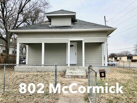 802 W McCormick St in Wichita, KS - Building Photo