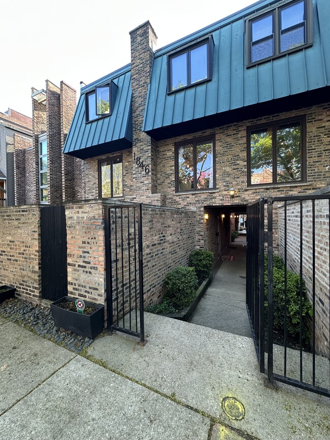 property at 1846 N Hudson Ave