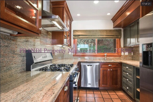 110 Lincoln Dr in Sausalito, CA - Building Photo - Building Photo