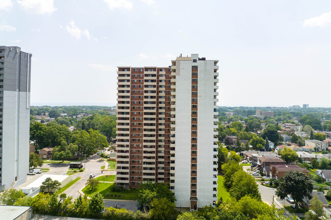 Hillburn Apartments in Toronto, ON - Building Photo - Building Photo