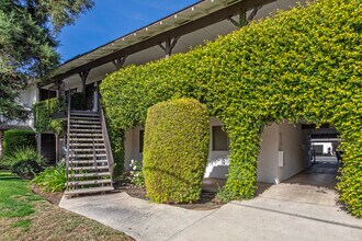 Scottsmen Too in Clovis, CA - Foto de edificio - Building Photo