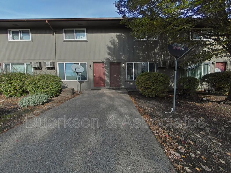 923 22nd Ave SW in Albany, OR - Foto de edificio