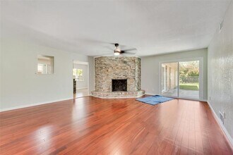 219 Hillcrest Dr in Sanger, TX - Building Photo - Building Photo