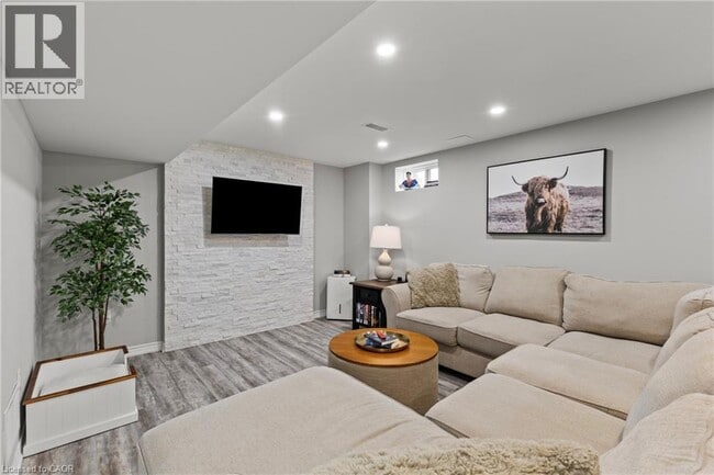 62 Esther Cres in Thorold, ON - Building Photo - Building Photo