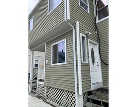 23 Lafayette St, Unit 23 in Arlington, MA - Foto de edificio - Building Photo