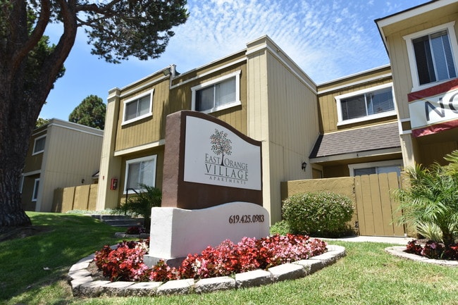 East Orange Village Apartments in Chula Vista, CA - Foto de edificio - Building Photo