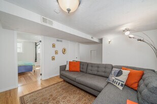 6654 Flora Ave S, Unit 2 in Seattle, WA - Building Photo