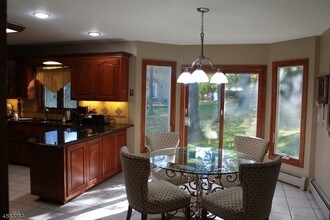 5 New Castle Ct in Morris Plains, NJ - Building Photo - Building Photo