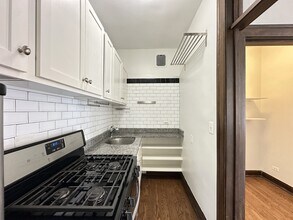 1367 E 53rd St, Unit 312 in Chicago, IL - Foto de edificio - Building Photo