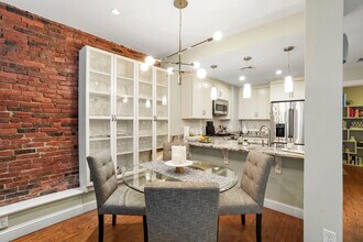 16 Follen St, Unit 1 in Boston, MA - Foto de edificio - Building Photo