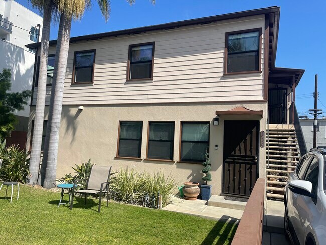 10722 Rose Ave in Los Angeles, CA - Building Photo - Building Photo