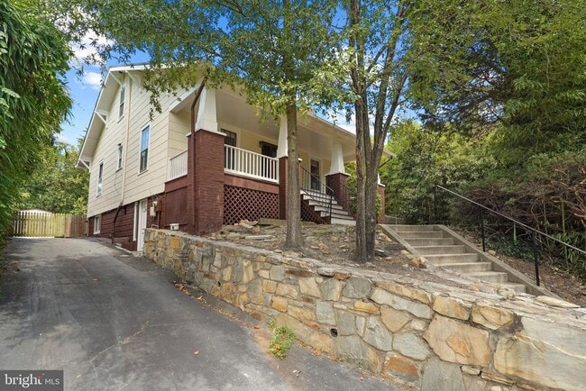 2417 Washington Blvd in Arlington, VA - Building Photo - Building Photo