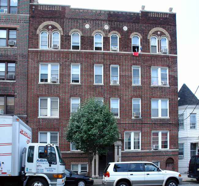 5007 Hudson Ave in West New York, NJ - Building Photo - Building Photo