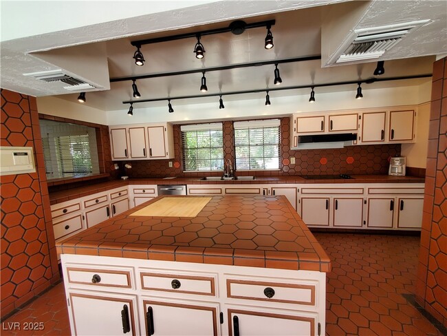 property at 2840 Augusta Dr