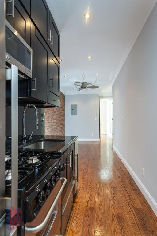 3 W 103rd St, Unit 4FE in New York, NY - Foto de edificio - Building Photo