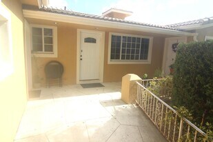 551 SE 15th St in Pompano Beach, FL - Building Photo