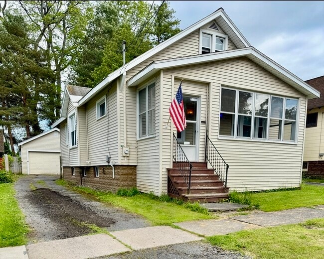 1005 Kellogg Ave