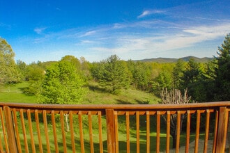 135 Freedom Trail in West Jefferson, NC - Building Photo - Building Photo