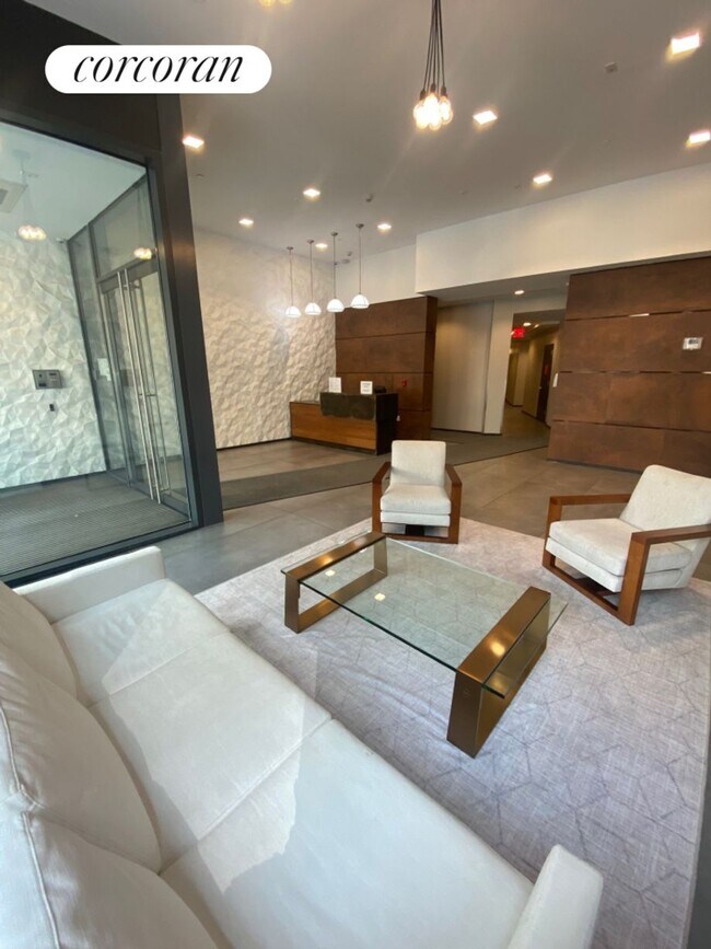 25-21 43rd Ave in Queens, NY - Building Photo - Building Photo