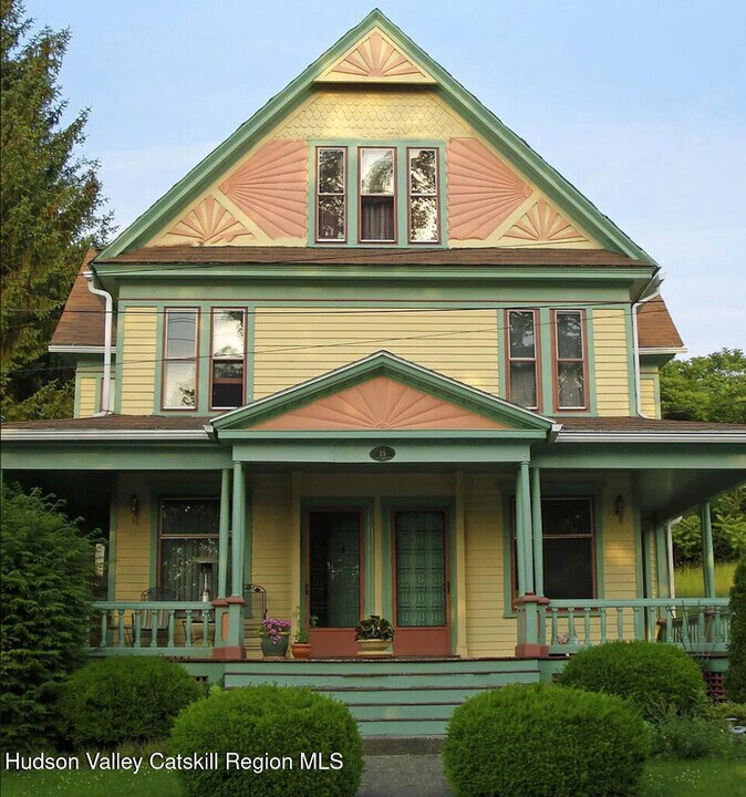 35 Prospect St in Philmont, NY - Building Photo