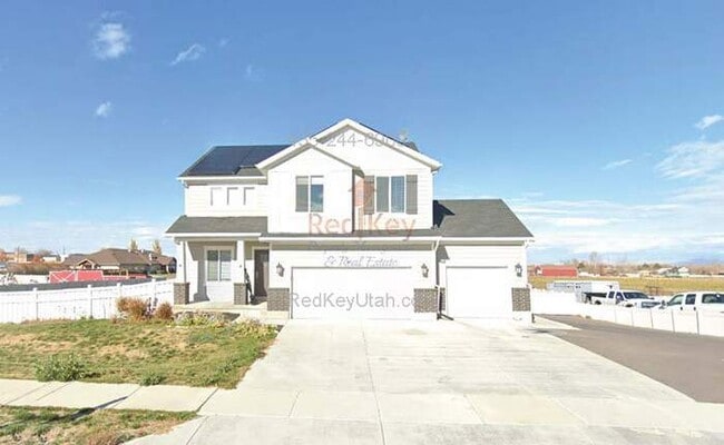 property at 41 E Pear St
