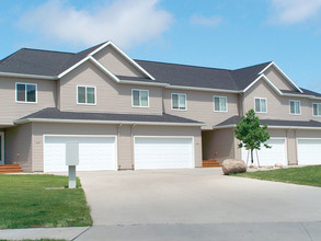 Creekside Townhomes in Fargo, ND - Building Photo - Building Photo