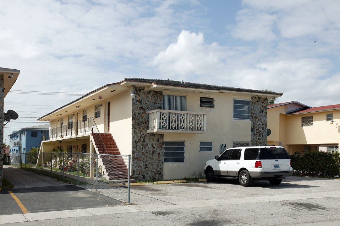 30 W 11th St in Hialeah, FL - Building Photo