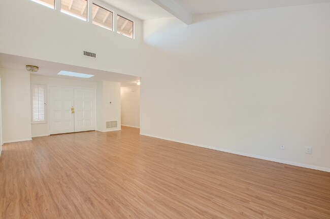 1828 Caminito Ascua in San Diego, CA - Foto de edificio - Building Photo