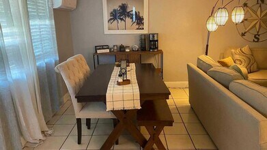 626 SW 14th Ave, Unit 205 in Fort Lauderdale, FL - Foto de edificio - Building Photo