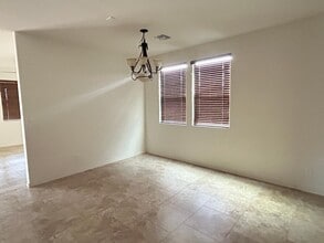 5537 W Desert Hollow Dr in Phoenix, AZ - Building Photo - Building Photo