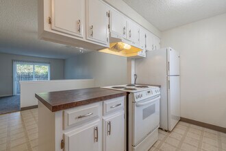 Southside Apartments in Salem, OR - Building Photo - Interior Photo