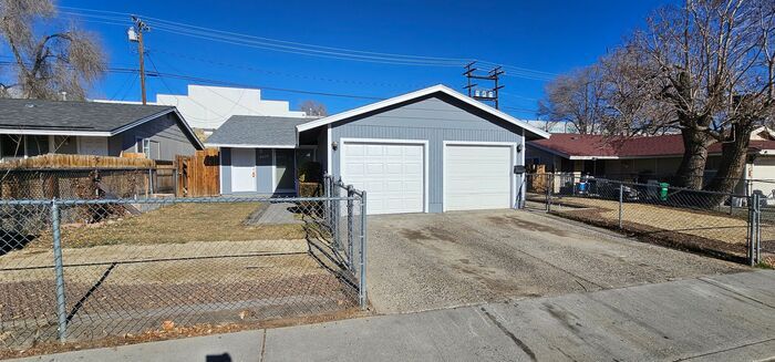 1045 N Maddux Dr in Reno, NV - Building Photo