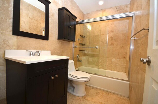 10871 SW 11th Manor in Davie, FL - Foto de edificio - Building Photo