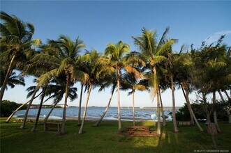 9 Via Lucindia Dr N in Stuart, FL - Building Photo - Building Photo