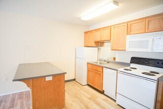 8635 N Leonard St-Unit -10 in Portland, OR - Building Photo - Building Photo