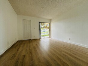 7630 Westwood Dr, Unit 302 in Tamarac, FL - Foto de edificio - Building Photo